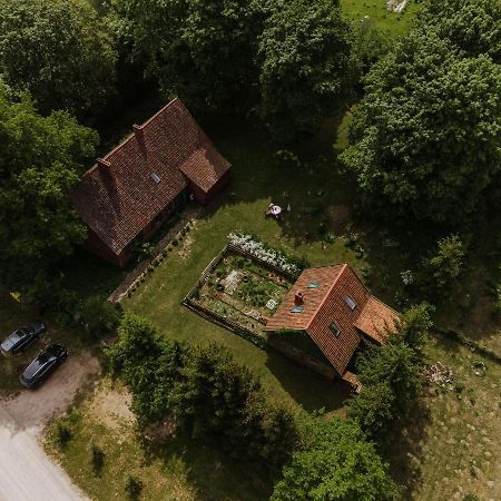 Stara Szkola Nad Jeziorem Czarne  외부 사진